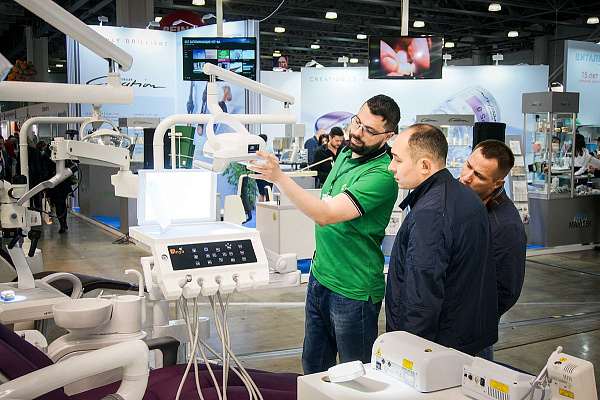 Стенд компании GREEN DENT на выставке Дентал Салон 2019_016.jpg